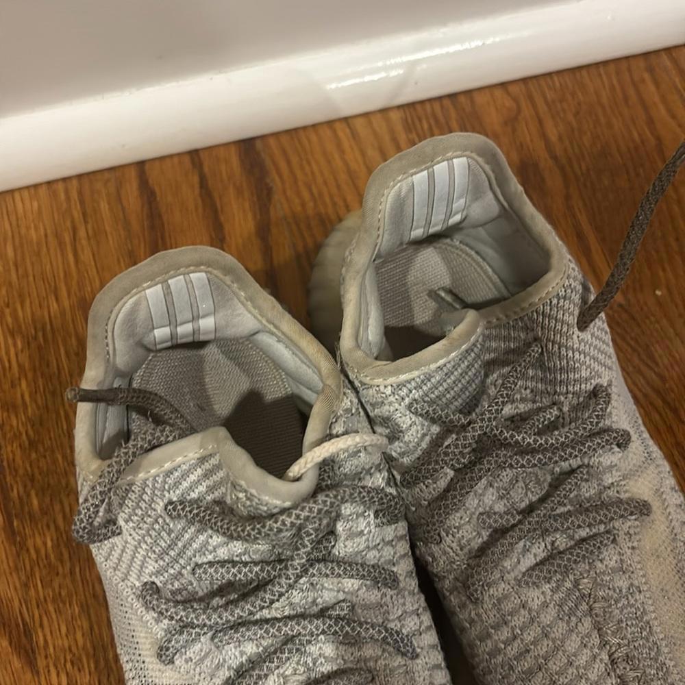 Boys Yeezy - Picture 3 of 6